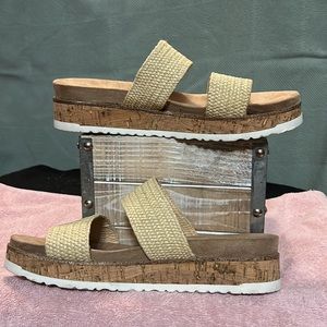 XOXO Women's Delmar Slide Sandals Natural  Brown Beige Cork Slip On Faux Leather